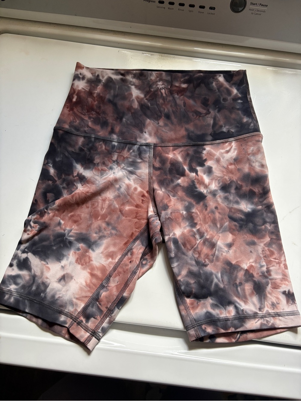 Lululemon High-Waist Tie-Dye Women’s Biker Shorts — size 4